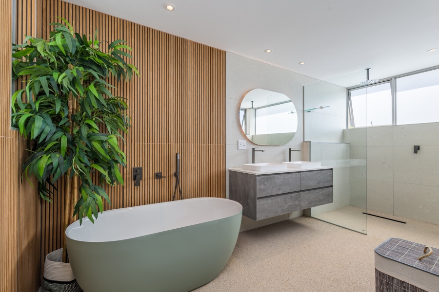 4 Bedroom Property for Sale in Whale Rock Western Cape